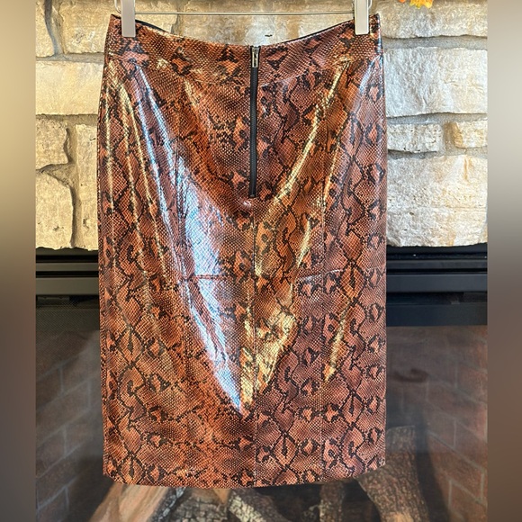EXPRESS x Negin Mirsalehi ($88)
Vegan Leather Snakeskin Print Midi
Skirt size 6 - Picture 11 of 11